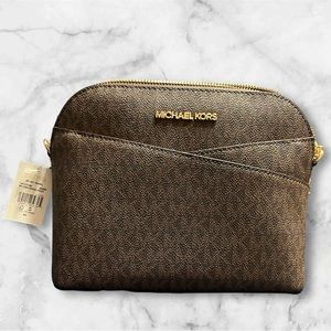 NWT Jet Set Travel Medium Logo Dome Crossbody Bag